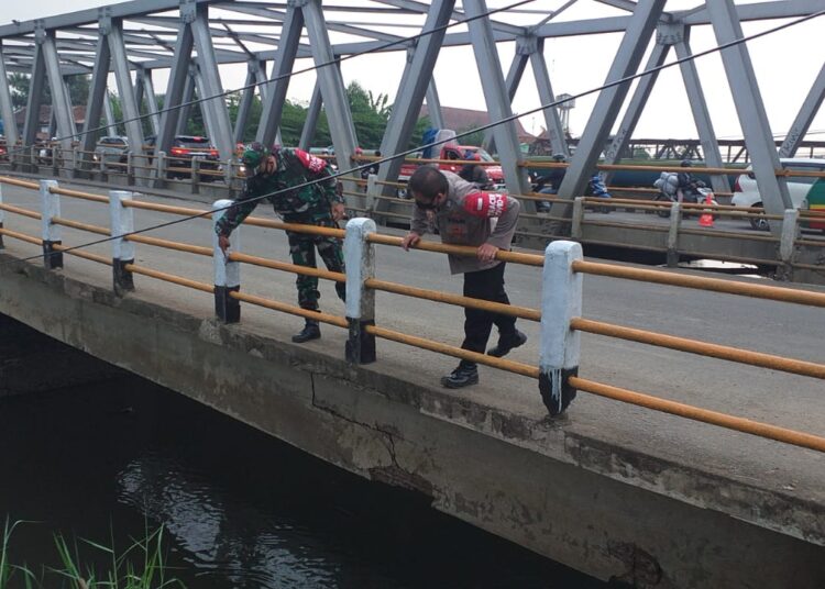 Dikhawatirkan Roboh Akibat Ada Keretakan, Jembatan Dayeuhkolot Ditutup
