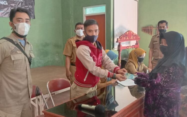 Pemdes Gudang, Salurkan Bantuan Terdampak Covid-19 Tahap Satu