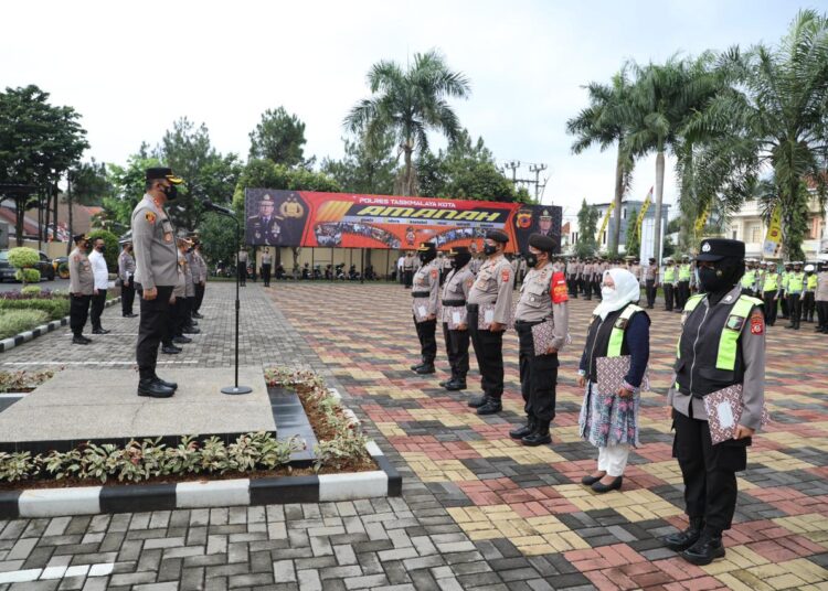 60 Personel Polri dan 5 Tenaga Kesehatan Diberikan Reward