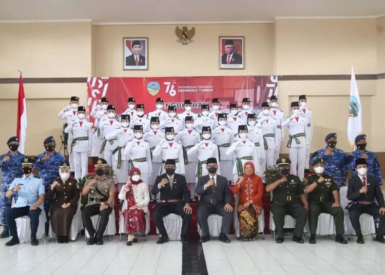 H. Muhammad Yusuf Kukuhkan Paskibraka Kota Tasikmalaya Tahun 2021