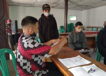 64 KPM Warga Desa Mekarsari Terima Bantuan Langsung Tunai Dari Dana Desa