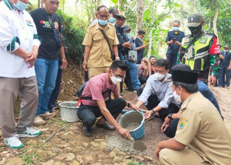 Pengecoran Jalan Program Pisew Dimulai, Aspirasi Neng Eem Marhamah Zufa Hiz