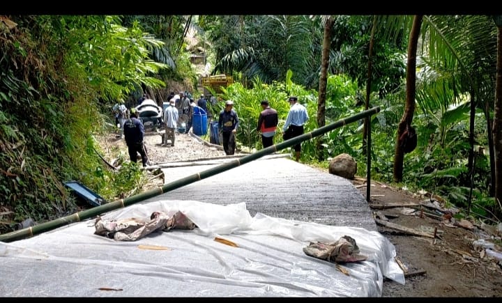 Dorong Perekonomian Warga, Jalan Kedusunan Datarmuncang Dirabat Beton