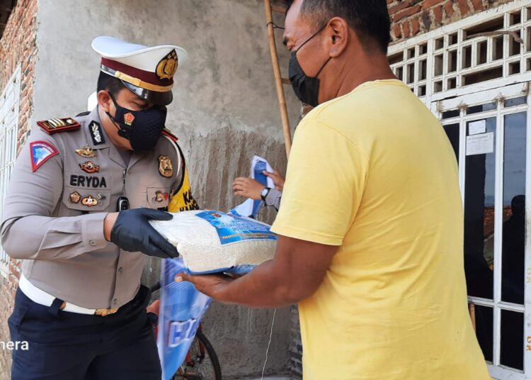 Sambut Hari Lalu Lintas ke- 66, Polres Sumedang Berikan Bantuan Kepada Masyarakat
