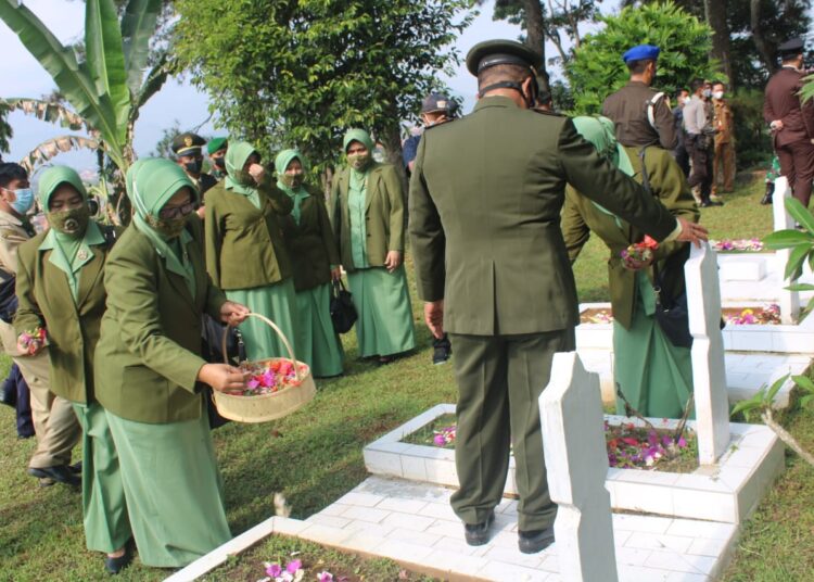 Peringati HUT TNI ke-76 tahun 2021, Ziarah ke Taman Makam Pahlawan Cimayor