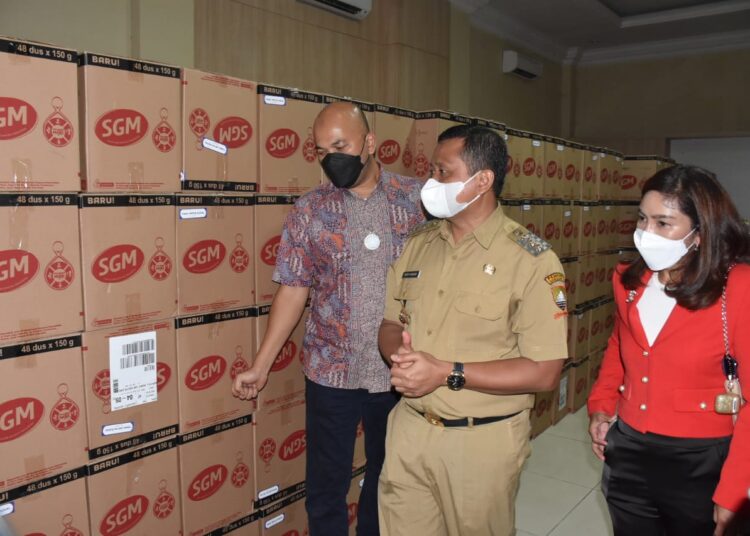 PT. Danone Bersama PT. Telkomsel dan Sawala Foundation Serahkan 40.000 Dus Susu Formula SGM