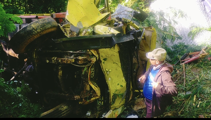 Truk Bermuatan Bronjong Masuk Jurang Tanjakan Hu’ut, Seorang Meninggal Dunia Dua Orang Luka Berat