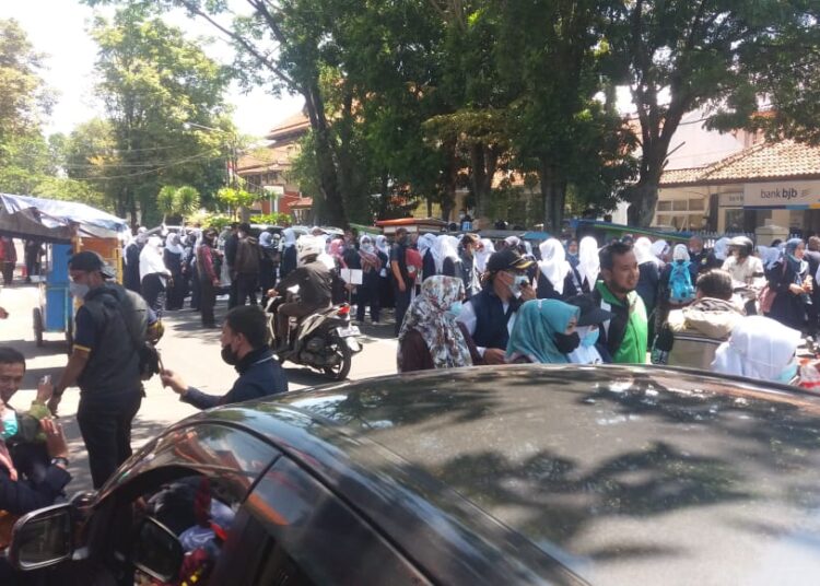 Ratusan Guru Honor Istighosah, Tuntut Kelayakan dan Kesejahteraan