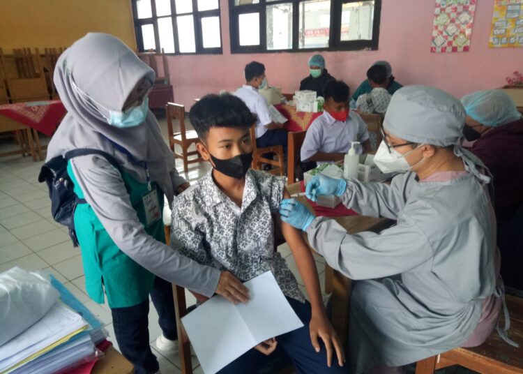 1000 Siswa SMPN 3 Rancaekek Disuntik Vaksin Tahap Pertama