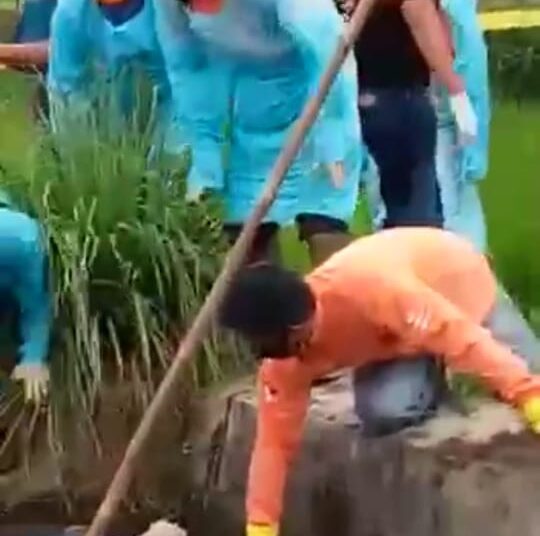 Sesosok Mayat Bertato Tanpa Identitas Ditemukan Mengambang