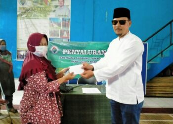 Kades Gandasari, Berikan BLT bagi 70 KPM