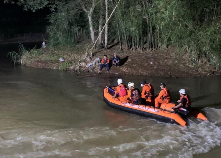 Kunjungi Keluarga Korban Meninggal Susur Sungai, Emil Minta Kegiatan Cinta Alam Dievaluasi