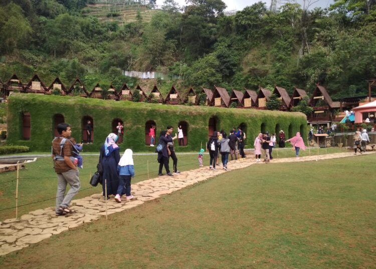 Sejumlah Pengunjung saat berlibur ke objek wisata The Great Asia Africa, Lembang, Kabupaten Bandung Barat. (Foto: Dokumentasi Bandungraya.net)