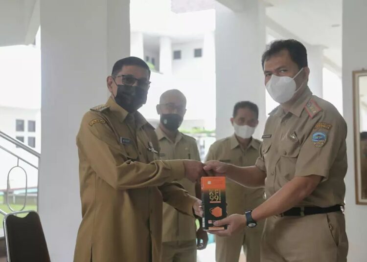 Penyerahan Masker kepada Seluruh Camat Se-Kota Tasikmalaya