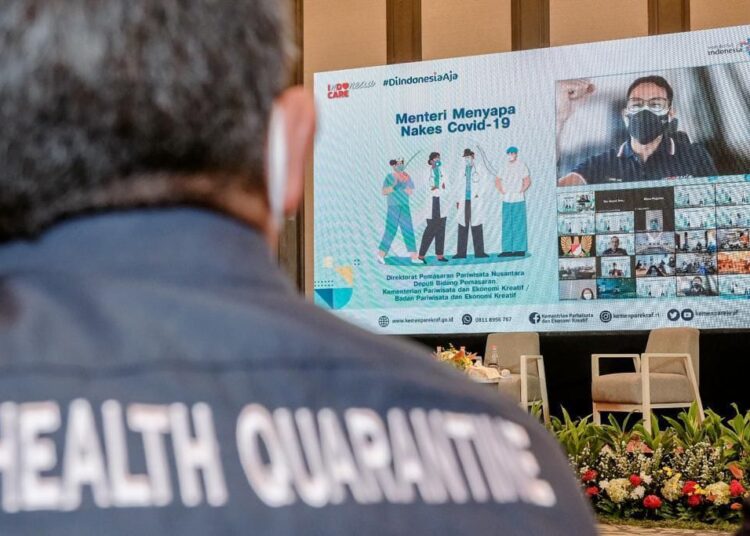 Menparekraf, Sandiaga Salahuddin Uno saat memberikan semangat pada acara 'Menteri Menyapa Nakes Covid-19' secara hybrid di Hotel Harris Vertu Harmoni, Kamis (21/10/2021). (Foto : Biro Komunikasi Kemenparekraf)