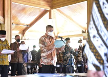 Para Calon Kepala Desa Mengikuti Deklarasi Damai