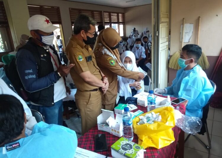 Ribuan Siswa SMPN 1 Paseh Bertemu Kembali Jarum Suntik Vaksin Dosis Jenis Pfizer Tahap 2