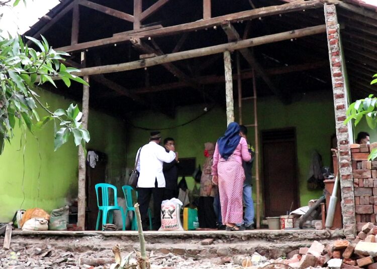 Rumah Mak Saci Diterjang Angin Puting Beliung