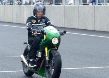 Presiden RI, Joko Widodo saat menjajal langsung lintasan Sirkuit Mandalika di Kabupaten Lombok Tengah, Jumat (12/11/2021). (Foto : BPMI Setpres)