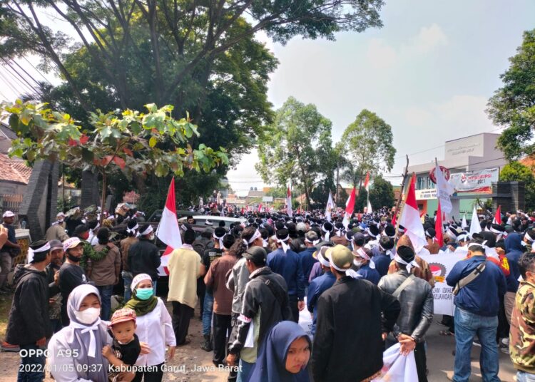 Ribuan Anggota ALMAGARI Geruduk Kantor Dewan Garut