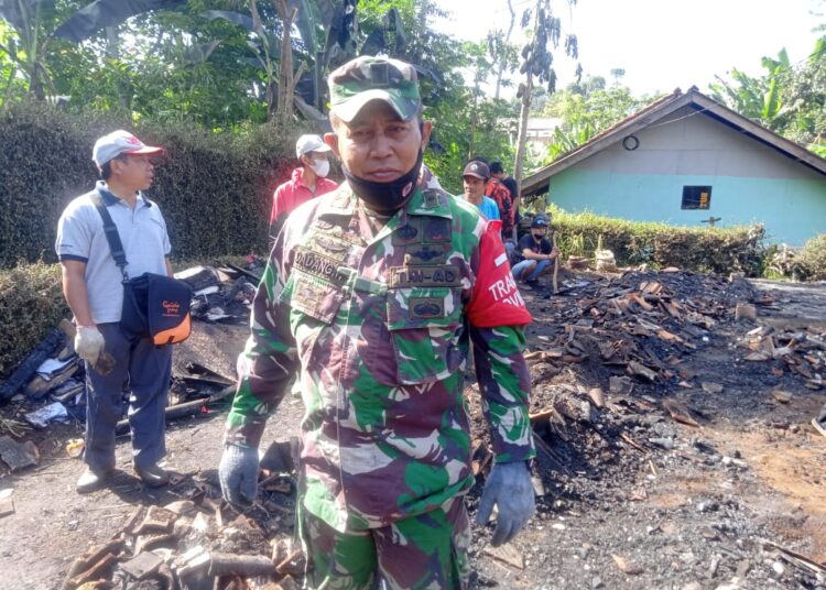 Pelda Dadang H, Bersihkan Puing-puing dan Pembangunan Kembali Rumah Kebakaran