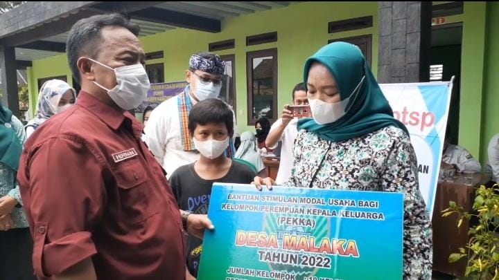 Sepuluh Kelompok PEKKA Mendapatkan Bantuan
