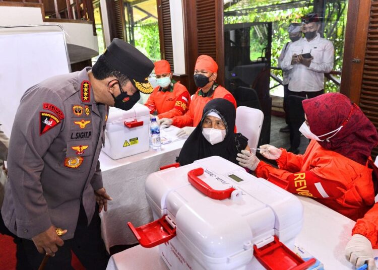 Kapolri Minta Vaksinasi Booster untuk Lansia Dimaksimalkan