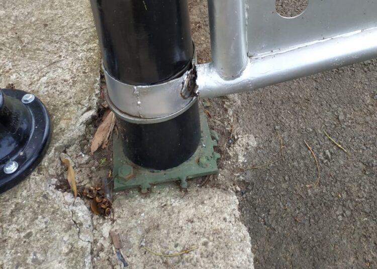 Pintu Portal Sisi Barat, Pemkab Bandung Barat Patah