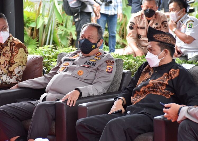 Bupati Bandung Dampingi Kapolda Pantau Langsung Percepatan Pelaksanaan Vaksinasi