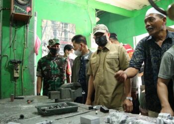 Antisipasi Peredaran Senjata Api Rakitan, Mabes Polri Edukasi Pengrajin Senapan Angin di Cileunyi