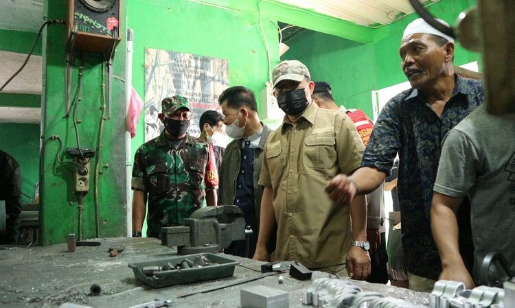 Antisipasi Peredaran Senjata Api Rakitan, Mabes Polri Edukasi Pengrajin Senapan Angin di Cileunyi