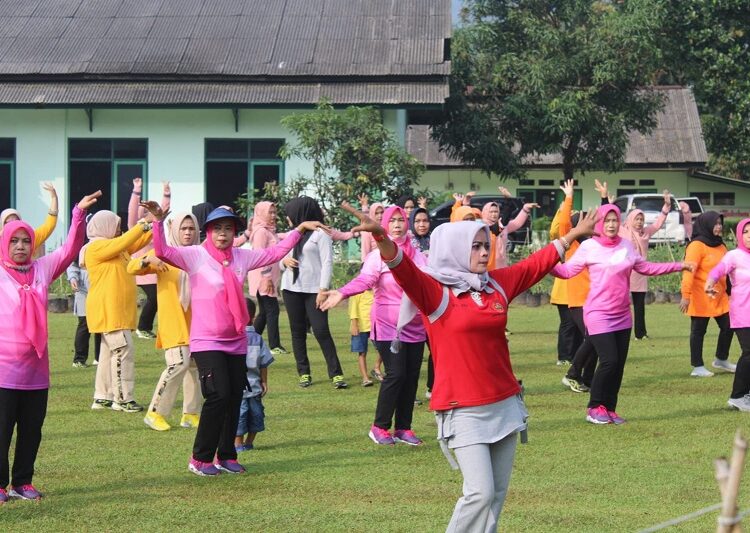 Menjaga Solidaritas dan Kebugaran, 250 Anggota Persit Senam Bersama