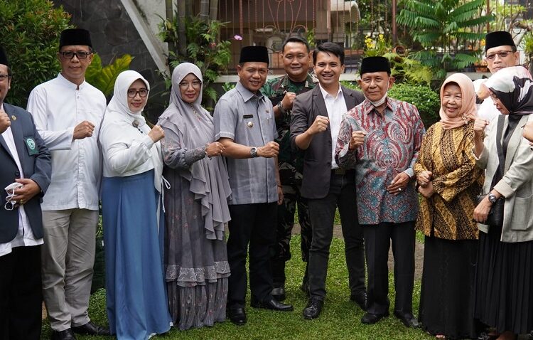 Jelang Bulan Suci Ramadhan 1443 H, Kang DS Silaturahmi ke Rumah Para Mantan Bupati