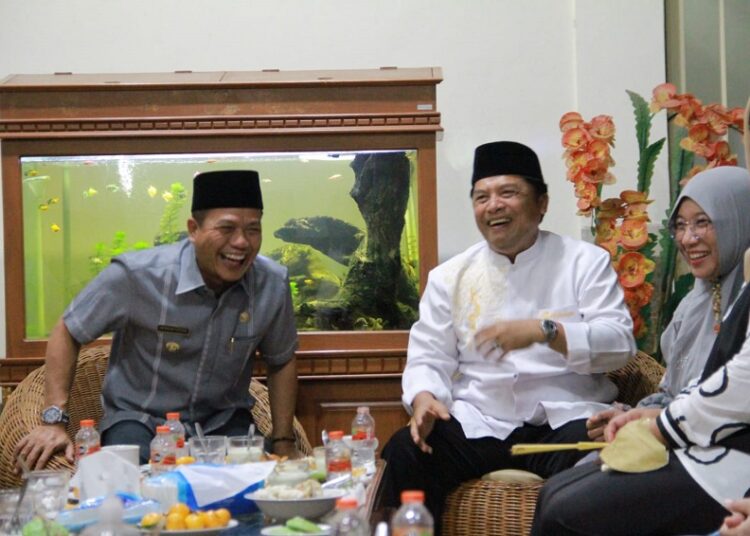 Jelang Hari Jadi ke-381, Kang DS Kunjungi Mantan Bupati Bandung Dadang.M. Naser