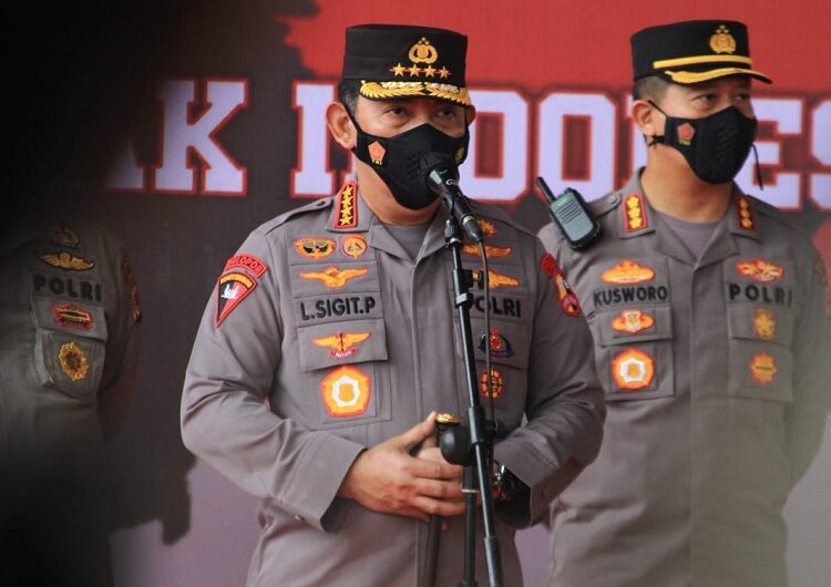 Kapolri Jenderal Listyo Sigit Prabowo didampingi Kapolresta Bandung Kombes Pol Kusworo Wibowo. (Foto: Asep Sahrial/bandungraya.net)