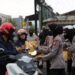 Berkah Ramadhan, Polwan Polres Cianjur Berbagi Takjil