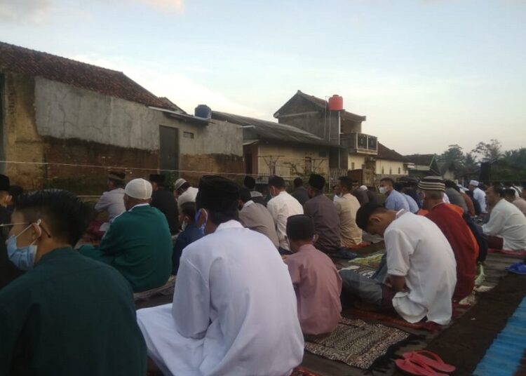 H Ahmad Syarip Hidayat Memimpin Sholat Idul Fitri 1 Syawal 1443 H