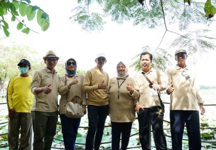 DPRD Gawe Bareng Pemkab Garut Bersihkan Sampah Situ Bagendit