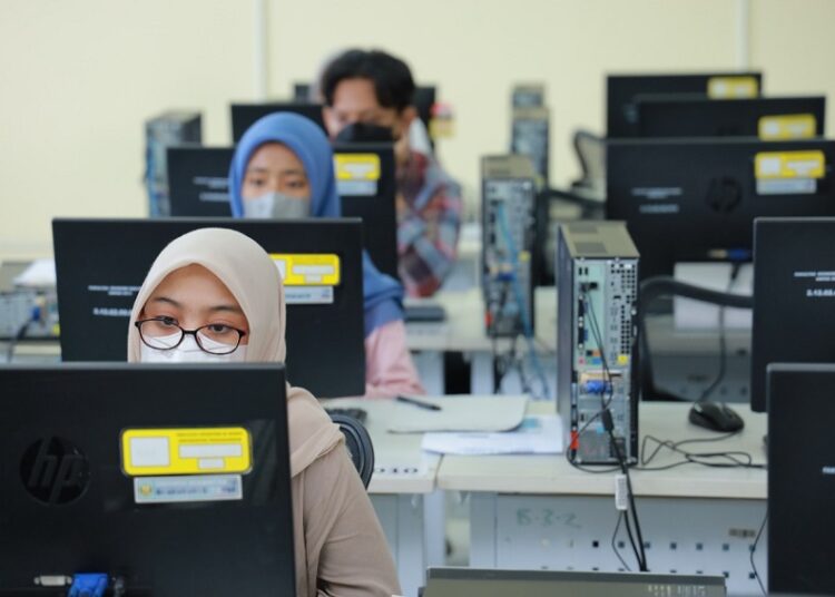 Meski ada Kelonggaran Bermasker, Masyarakat Tetap Waspadai Penularan Covid-19