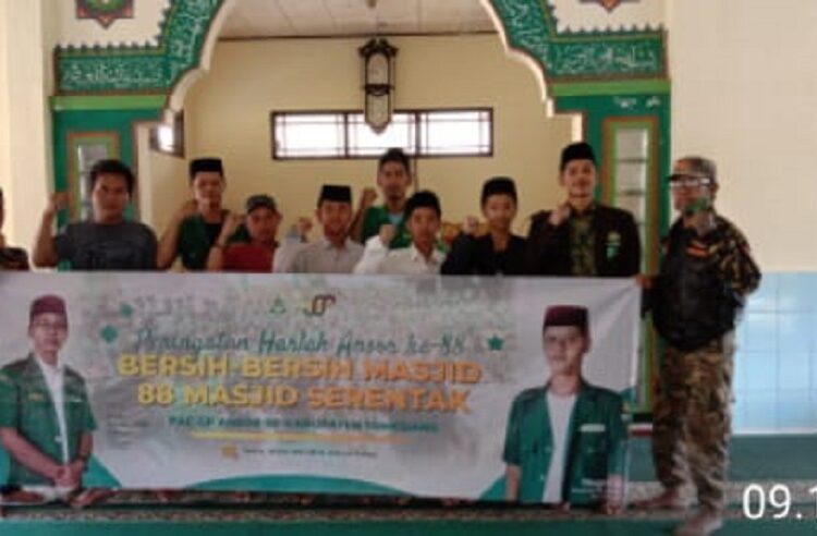 Warnai Harlah ke-88, Pimpinan Cabang GP Ansor Bersih-bersih 88 Masjid