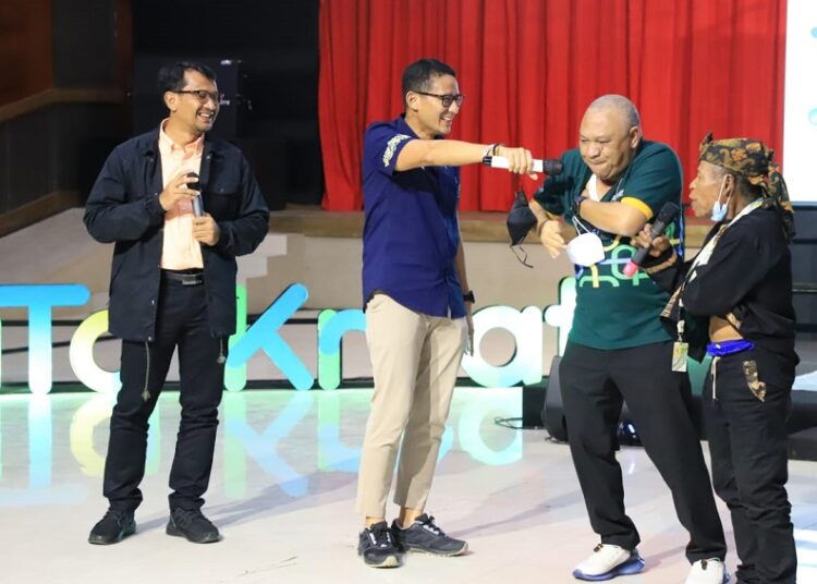 Wakil Bupati Garut, dr. Helmi Budiman, menghadiri sekaligus mendampingi Menparekraf RI, Sandiaga Salahudin Uno, dalam acara Workshop KaTa Kreatif, di Gedung Art Center, Jalan Proklamasi, Kecamatan Tarogong Kidul, Kabupaten Garut,