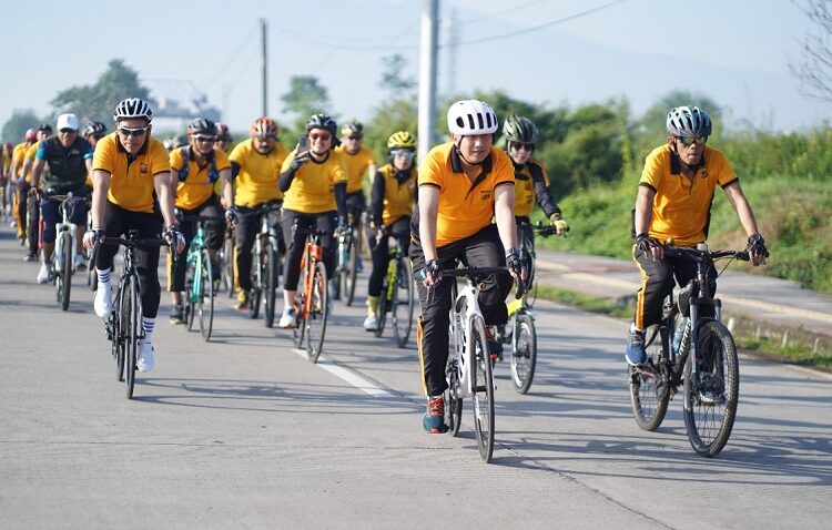 Sambut Hari Bhayangkara Ke-76, Polresta Bandung Gelar Fun Bike Sinergitas TNI-Polri