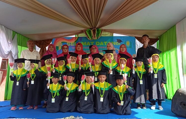 TK-KB Insan Rabbani Cibatu Gelar Wisuda Tahun Ajaran 2021-2022