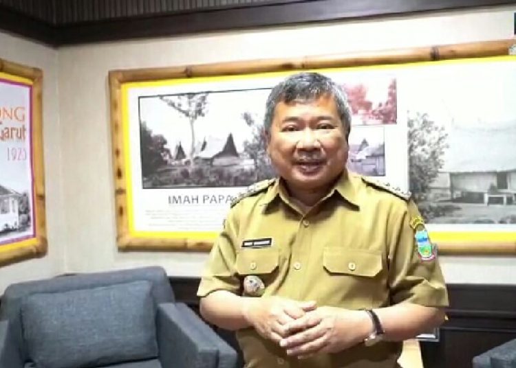 Ajakan Bupati Garut, Rudy Gunawan, untuk memanfaatkan program pemutikan pajak kendaraan bermotor, di Kantor Bupati Garut, Jalan Pembangunan, Kecamatan Tarogong Kidul, Kabupaten Garut,