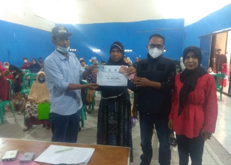 Pemerintah Desa Jatisari Bagikan BLTDesa Tahap II