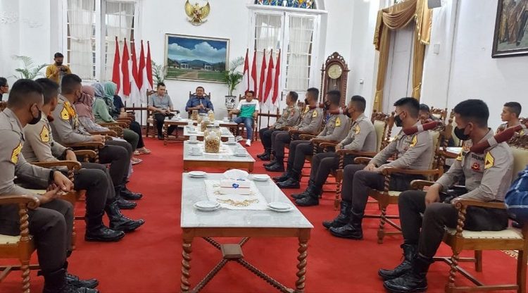 Bupati Lepas Latja Taruna/Taruni Akpol Tingkat III Yon Promoter