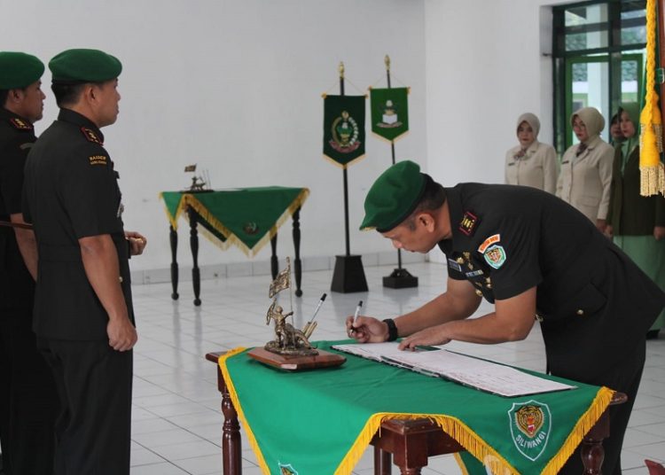 Kasrem 062/Tn Pimpin Sertijab Dandim 0610/Sumedang