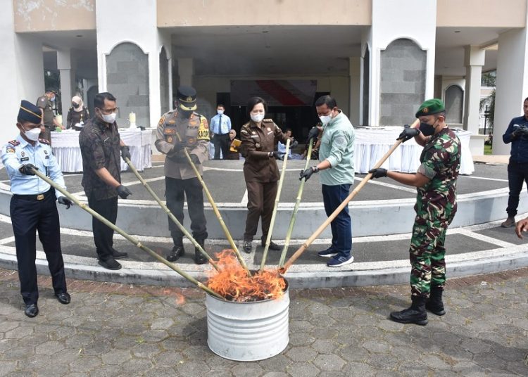 Kejari Sumedang Musnahkan Barang Bukti 26 Perkara Tindak Pidana