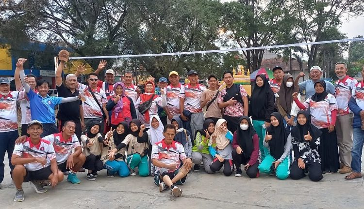 Atlet Bola Voli Usia 15 Tahun Giat Berlatih