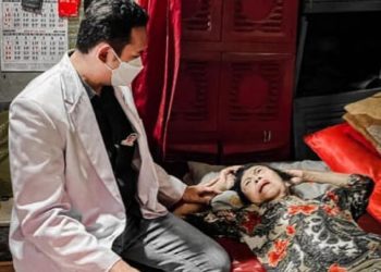 “Dokter Kasep” Kunjungi  Ibu Resih, Penderita Stroke